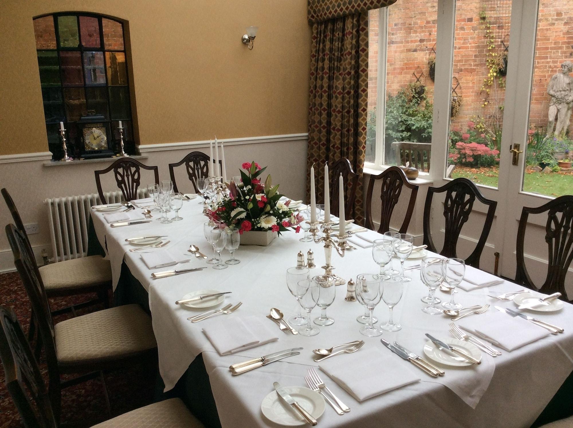 Hotel Chapel House