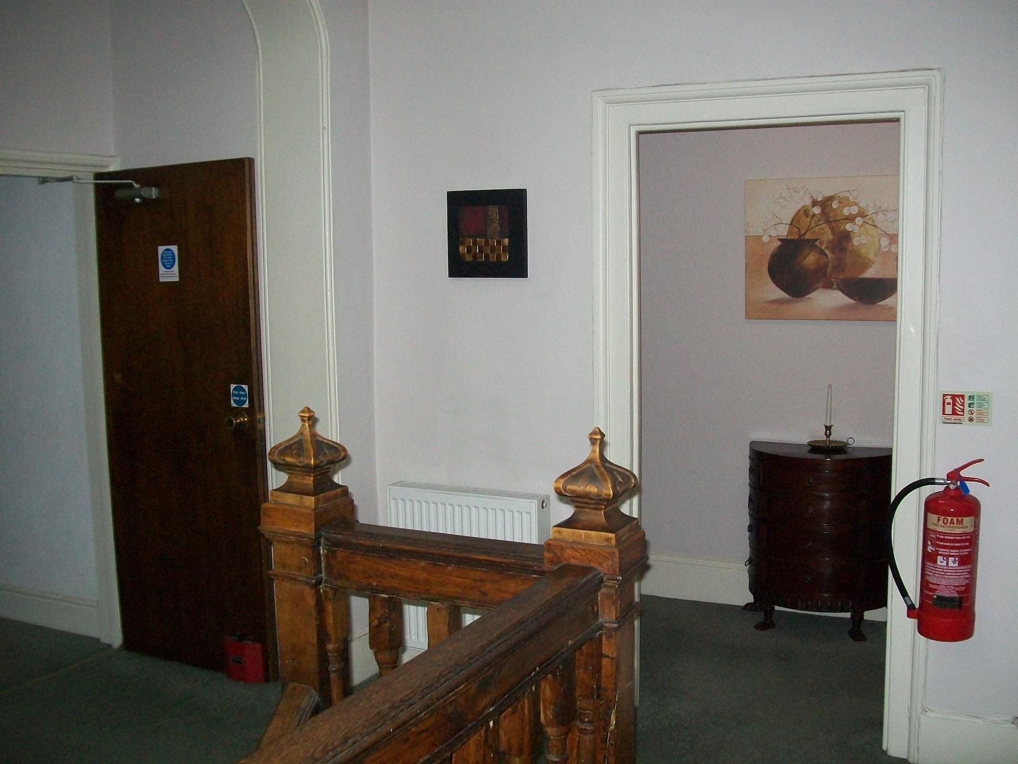 Chapel House 5*