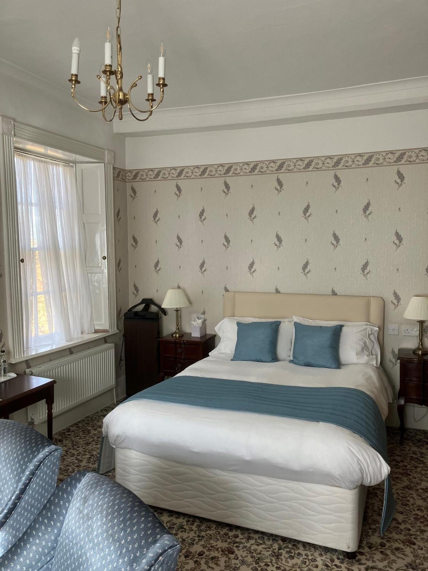 Chapel House 5*