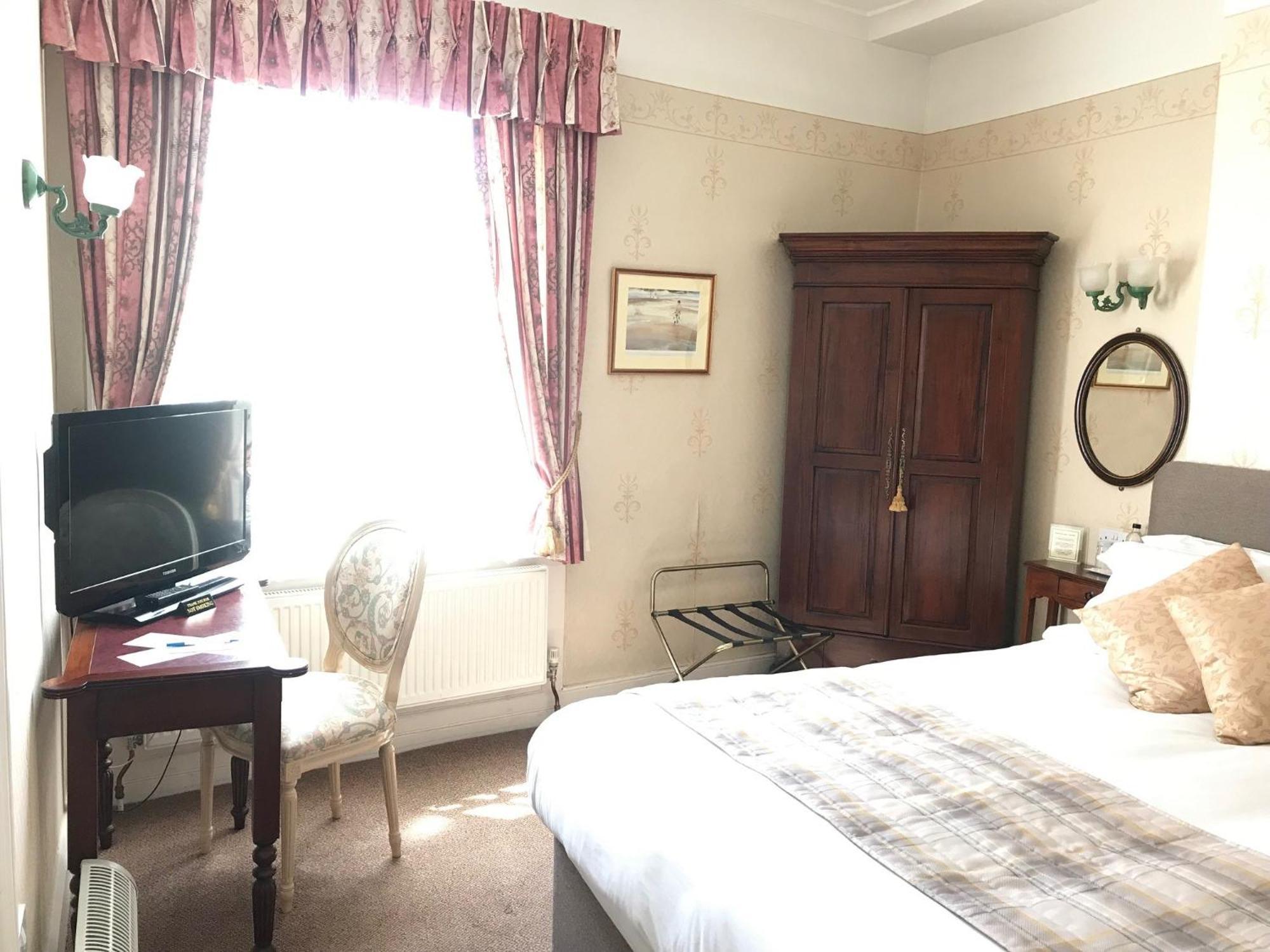Chapel House 5*