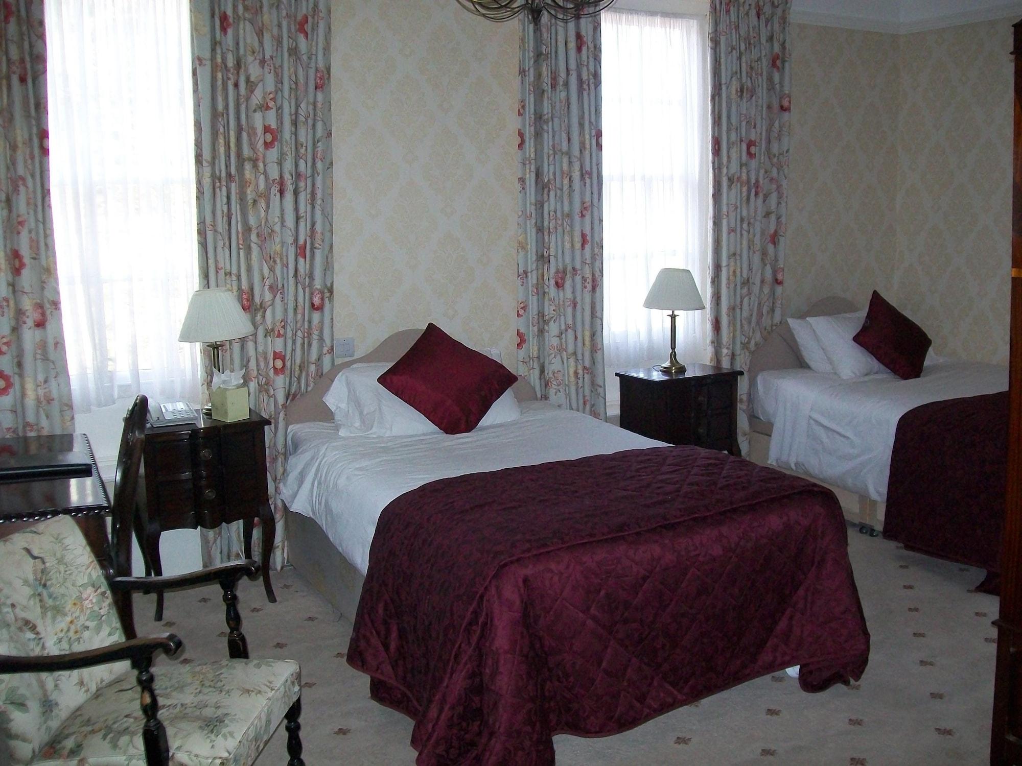 Chapel House 5*