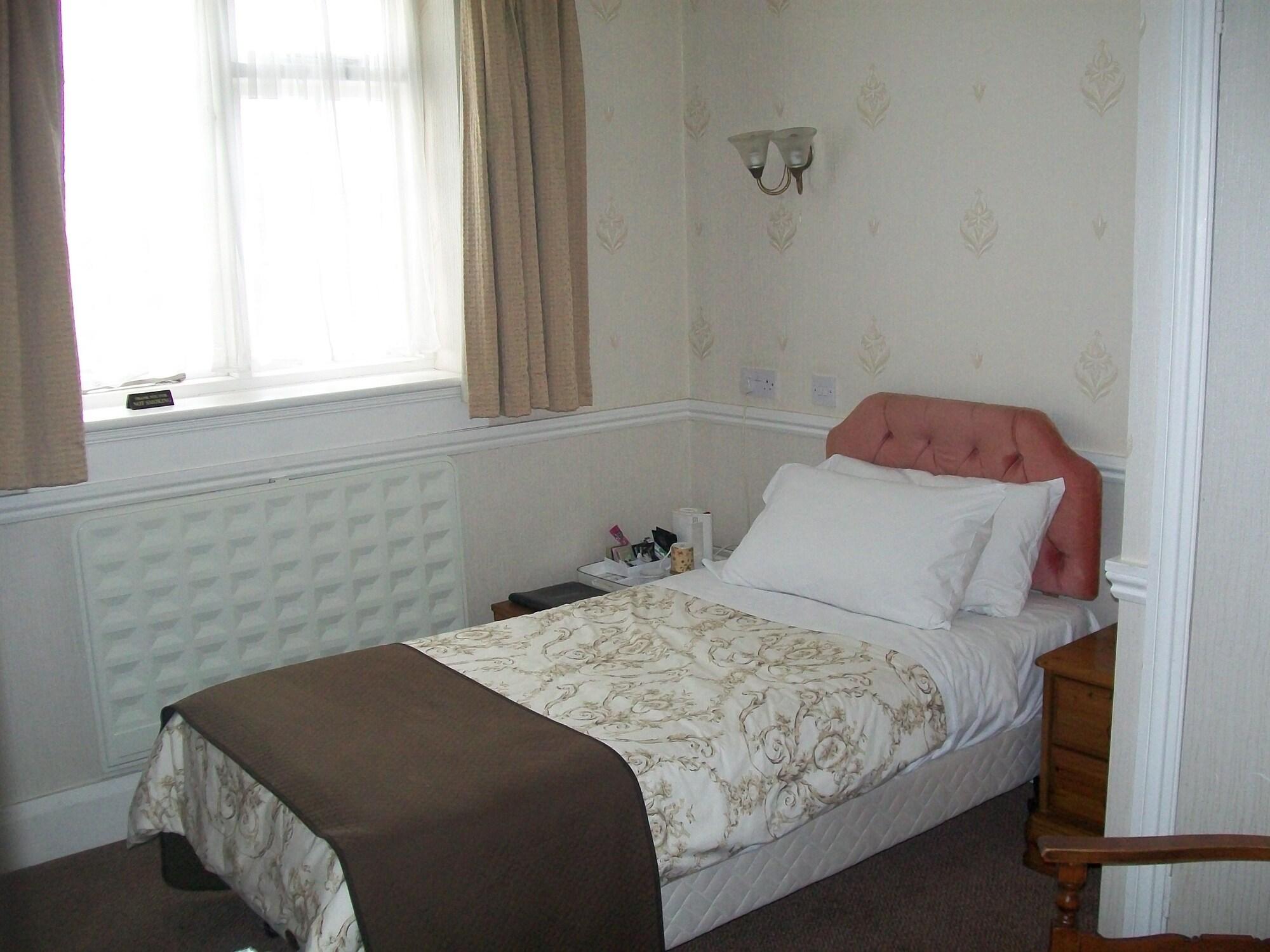 Chapel House 5*