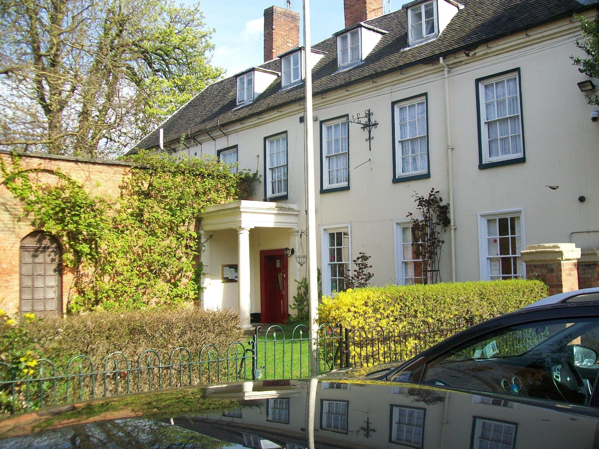 Chapel House Азерстоун