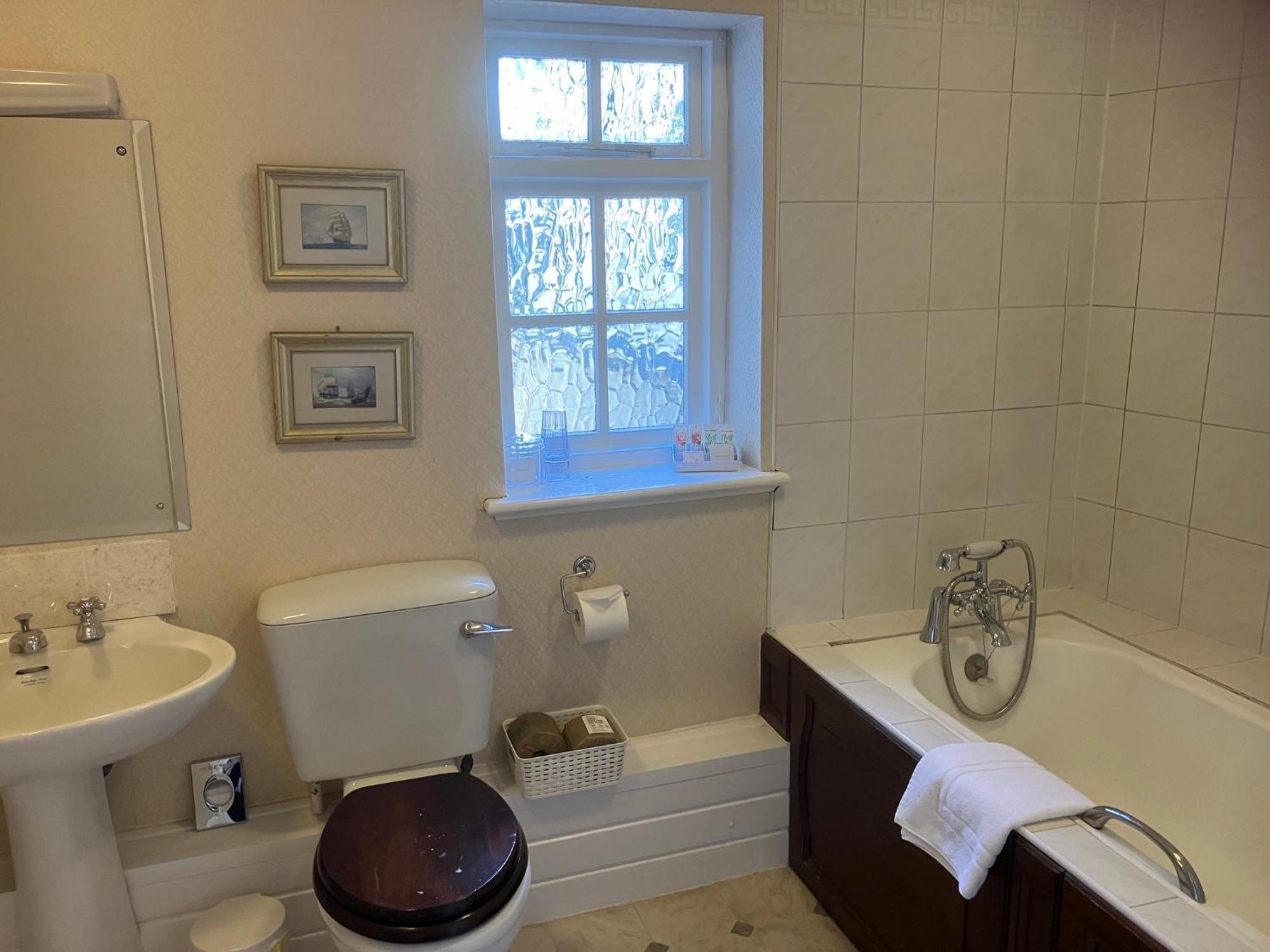 Chapel House 5*