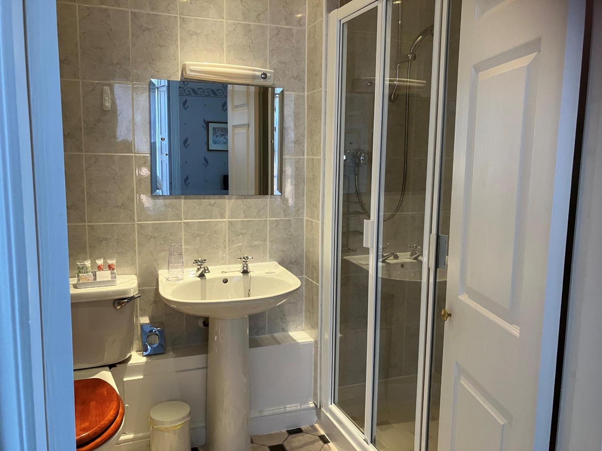 Chapel House 5*