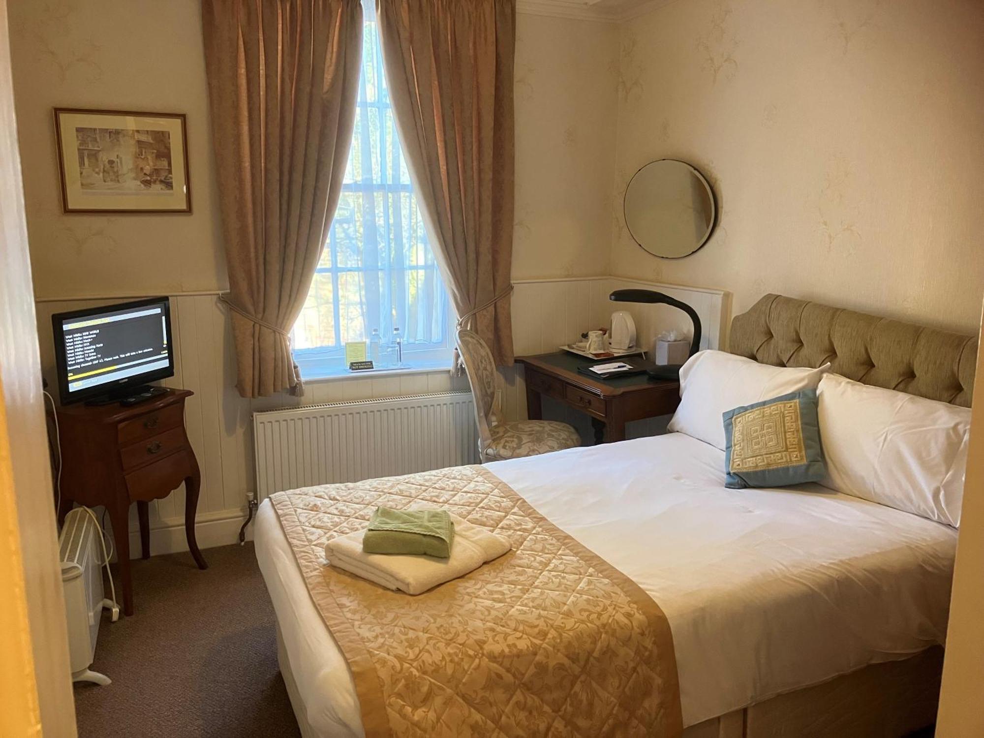 Chapel House 5*