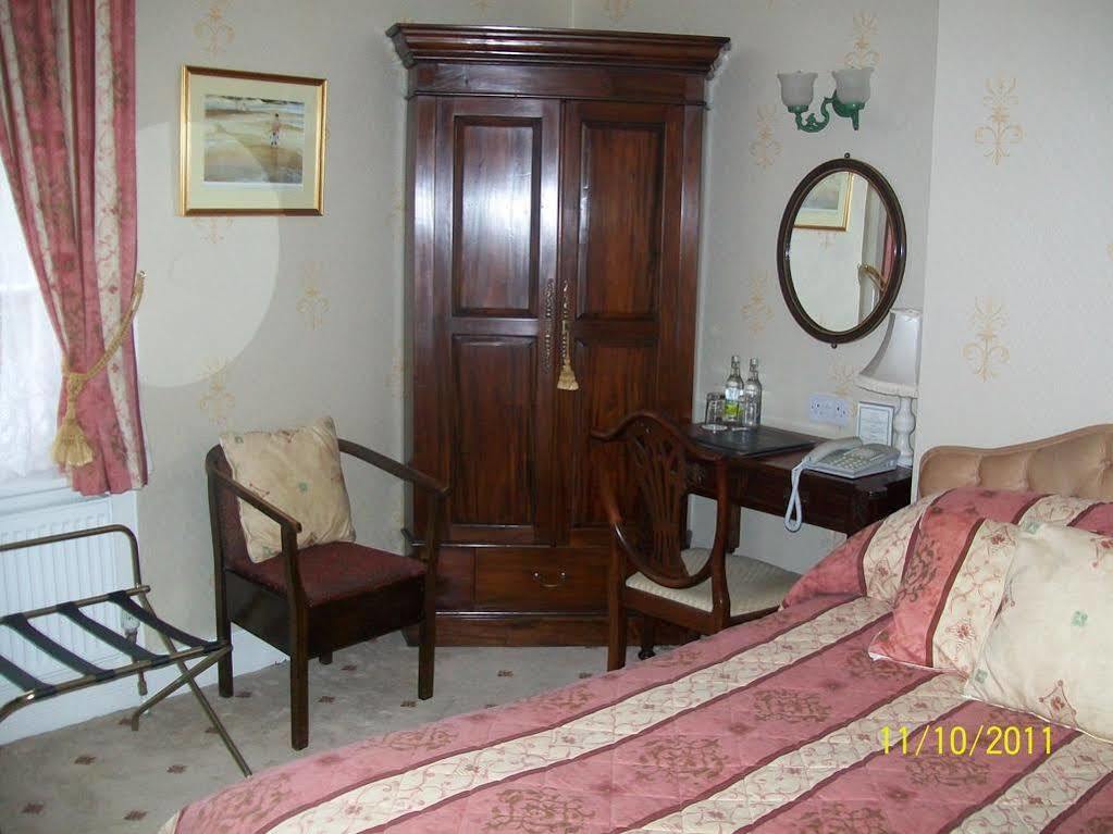 Chapel House 5*